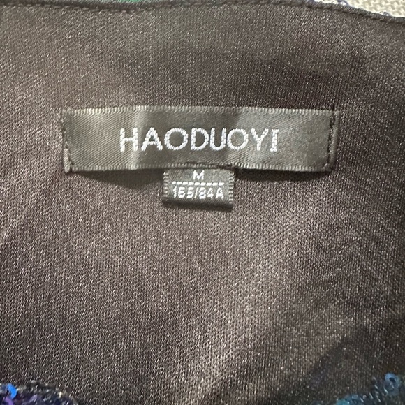 Haoduoyi Sequined Tank Top - Picture 4 of 4